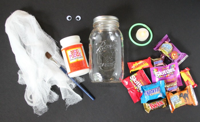 Here's an easy Mason jar craft for Halloween, making a BOO Kit for neighborhood fun!