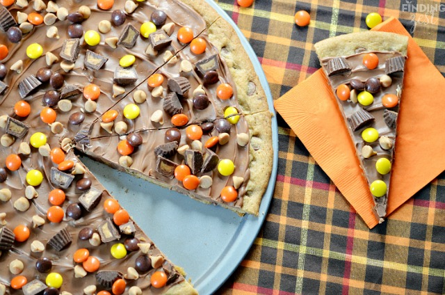Peanut-Butter-Chocolate-Chip-Cookie-Pizza